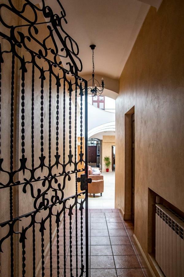 Bed and Breakfast Gosciniec Asticus Ярослав Экстерьер фото